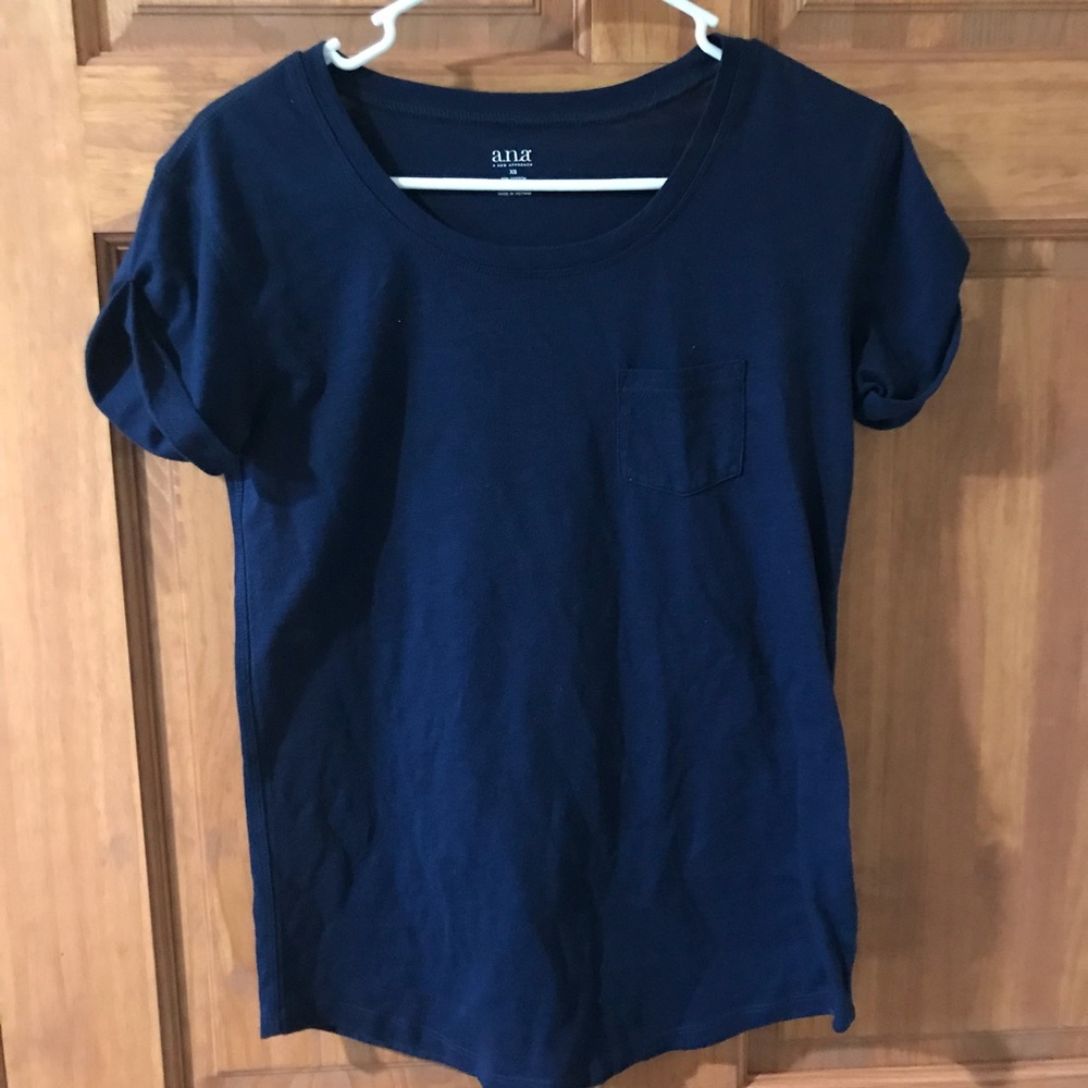 Cuffed sleeve pocket tee
